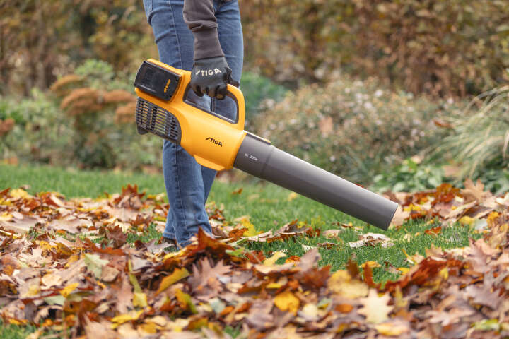 STIGA Akku-Laubbläser BL 300e Kit
